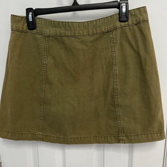 FOREVER 21 Women's Juniors green khaki distressed Button Down Mini Skirt Large - Picture 7 of 10